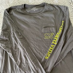 Vineyard Vines men's XL t-shirt. Like new, rarely worn, non-smoking/pet-free.